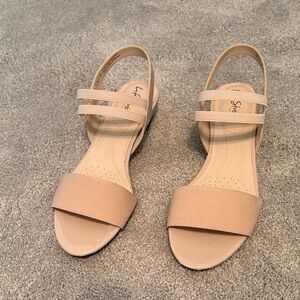 Life Stride Tan Women's Sandals